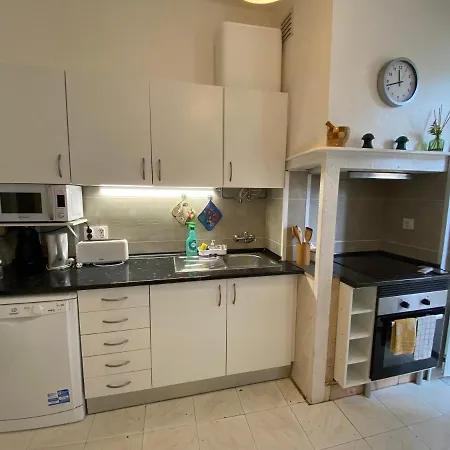 Daire Tomas Surf Shelter *