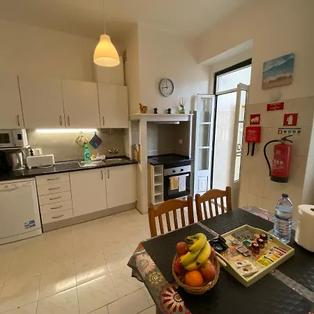 Tomás Surf Shelter Lissabon